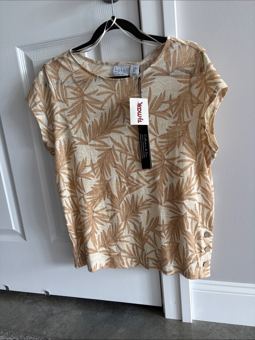Nicole Miller Palm-Print Short Sleeve Tee in Beige and Tan